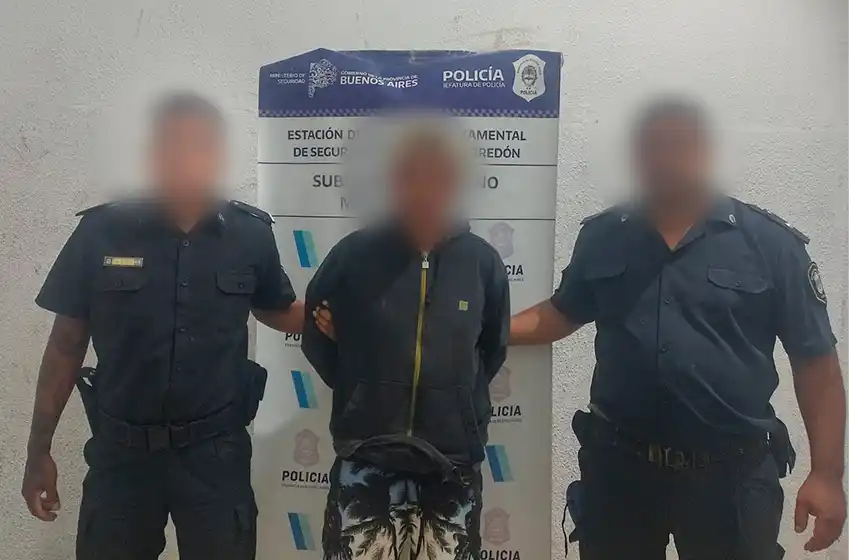 Se acercó a una mujer que caminaba por la rambla y le tocó su zona íntima