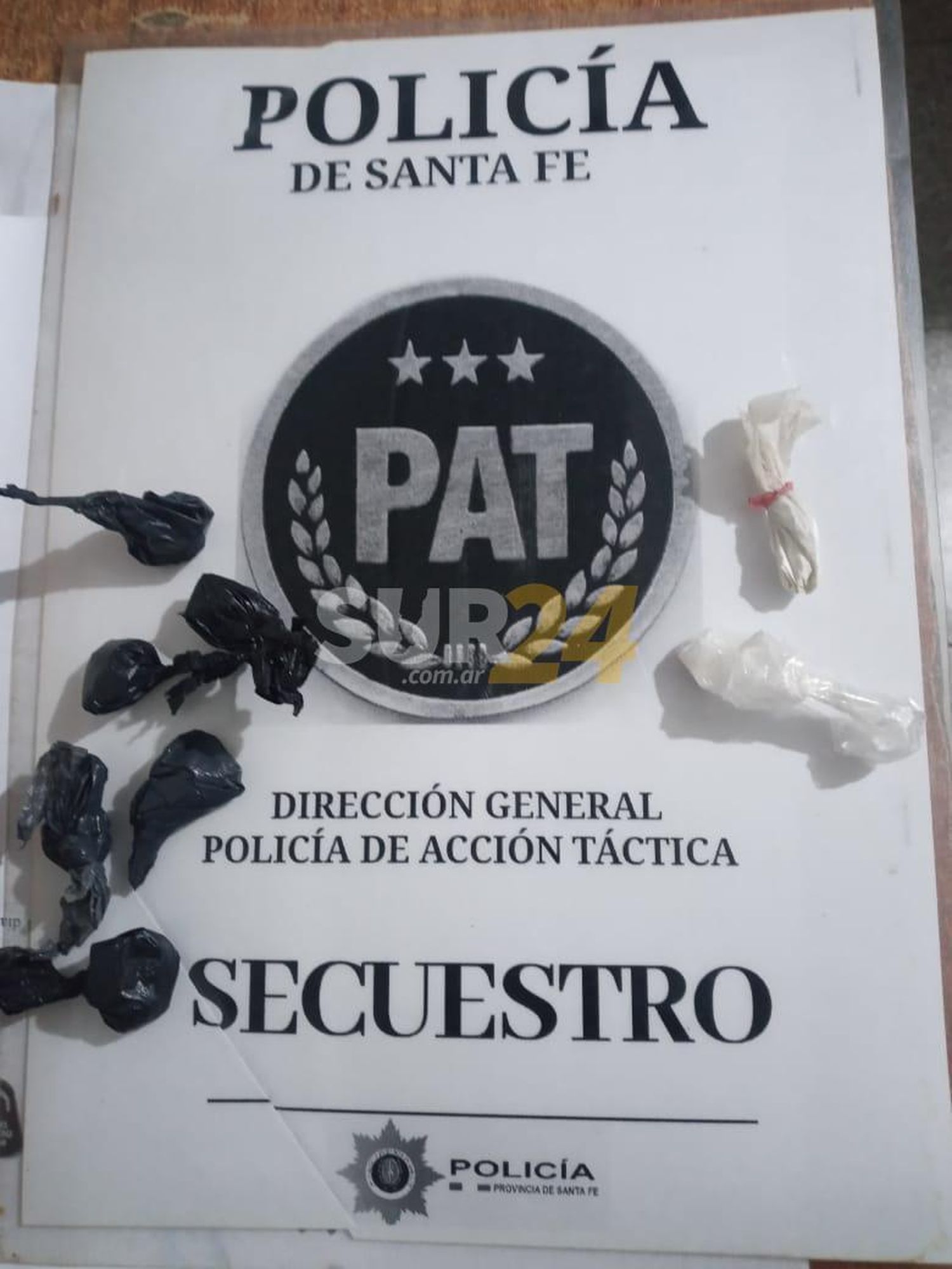 Detienen a dos sujetos armados y con droga en barrio Iturbide