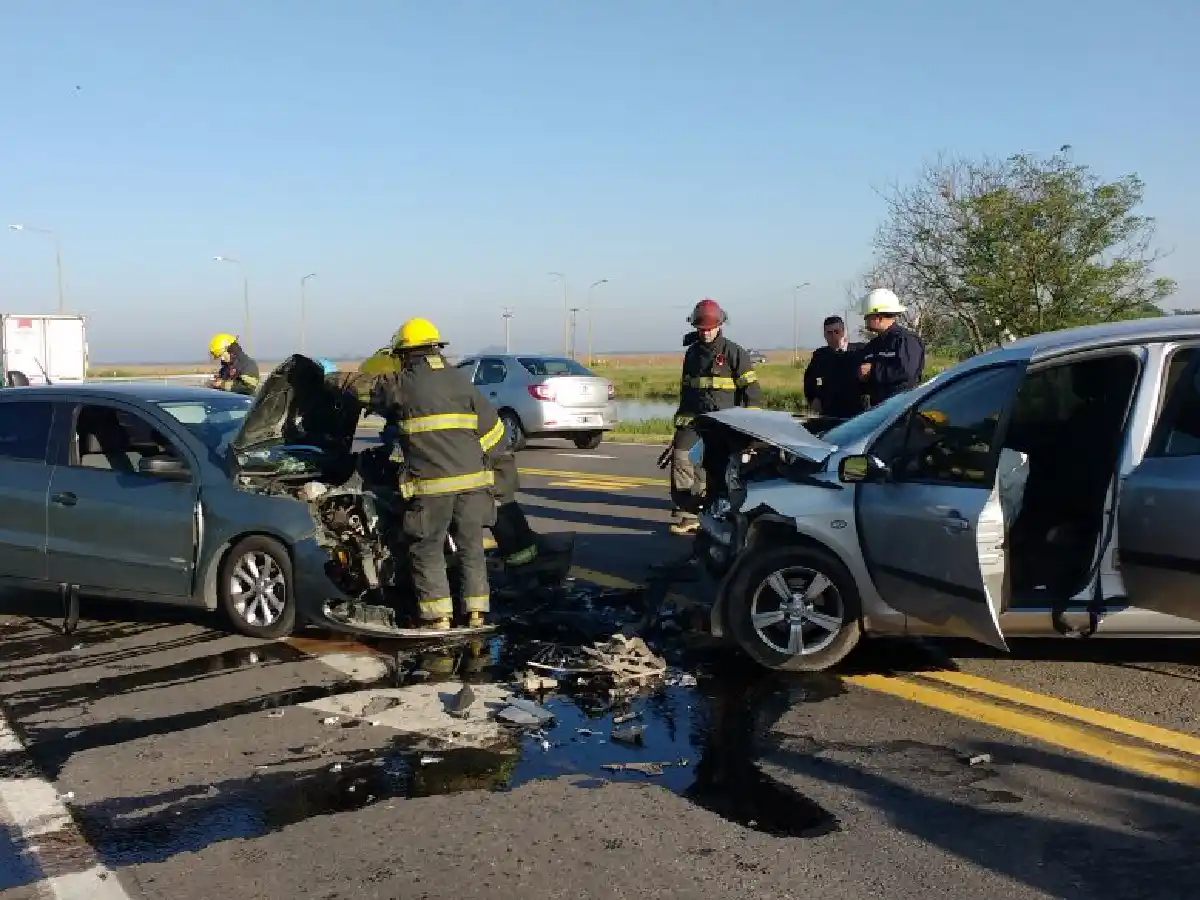 Choque frontal en el acceso a Josefina sobre la autovía 19