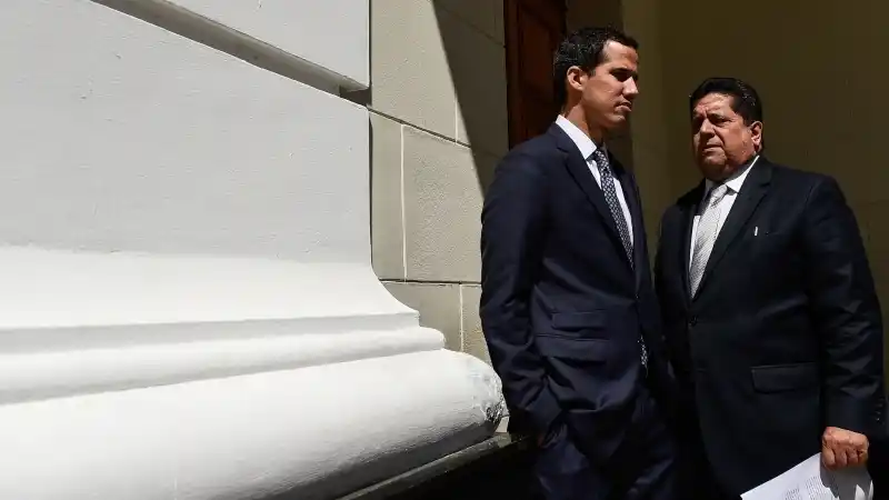 “Un solo sector no puede”: Zambrano se une al pacto de Guaidó