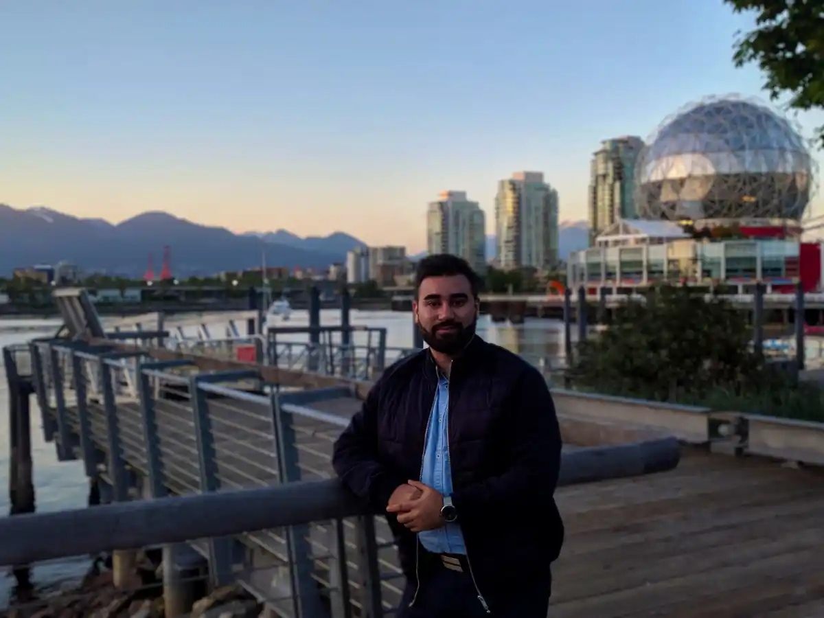 El varillense que guía a los estudiantes extranjeros en Canadá