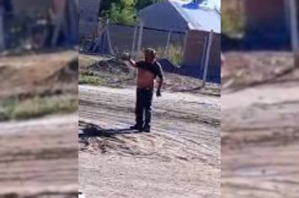 Amenazó a agentes de tránsito con un arma