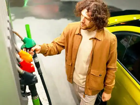 Fijan las condiciones que deberán cumplir las estaciones de servicio  para el autodespacho de combustible