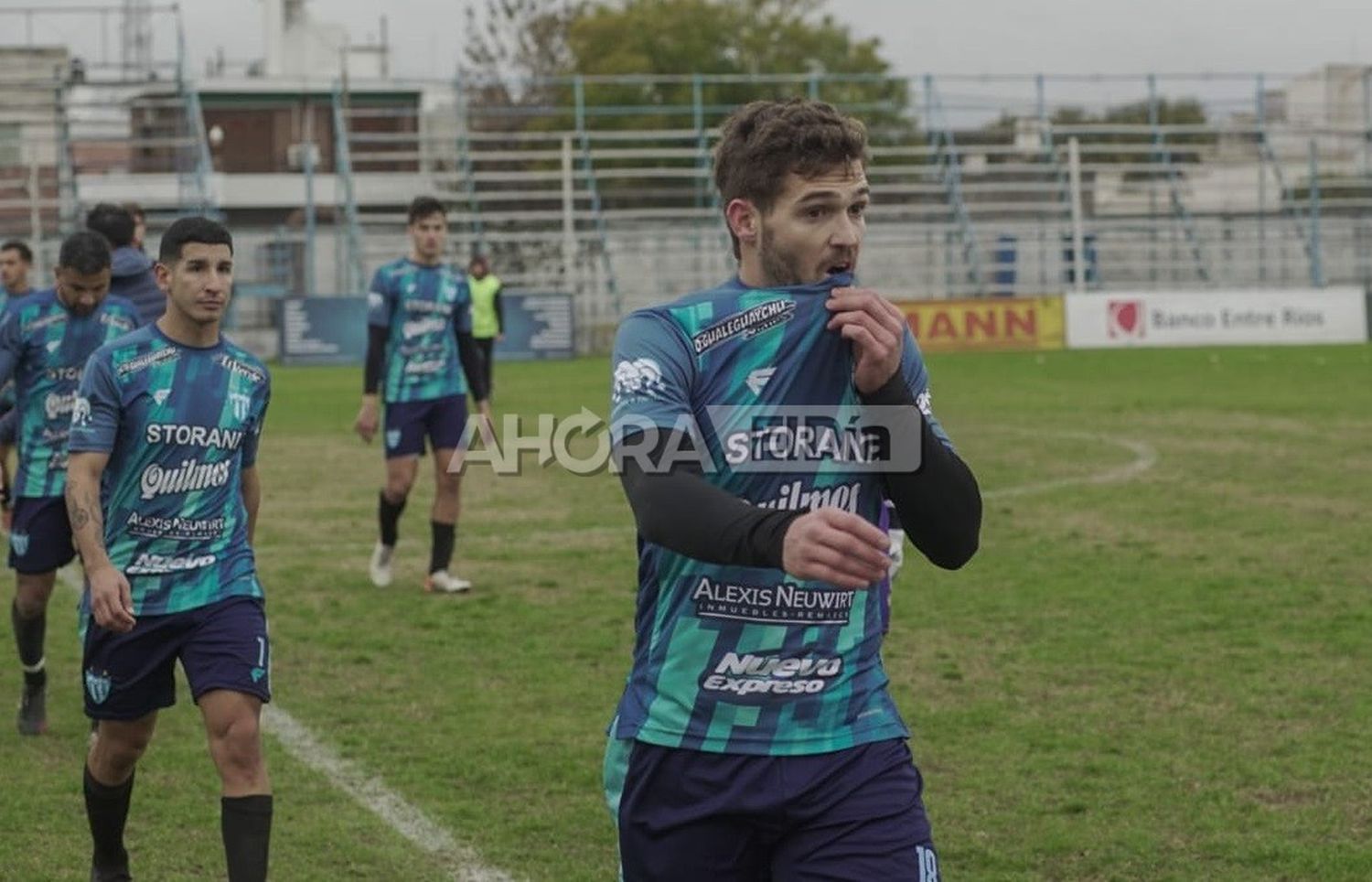 Juventud dejó escapar un partido que tenía en el bolsillo y se volvió a complicar con el descenso