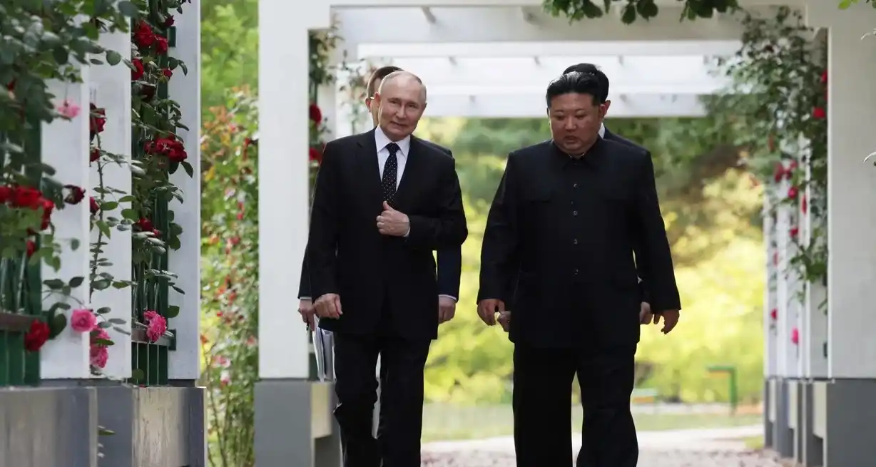 Vladimir Putin con Kim Jong Un en Pyongyang este miércoles. Crédito: Sputnik/Gavriil Grigorov/Reuters