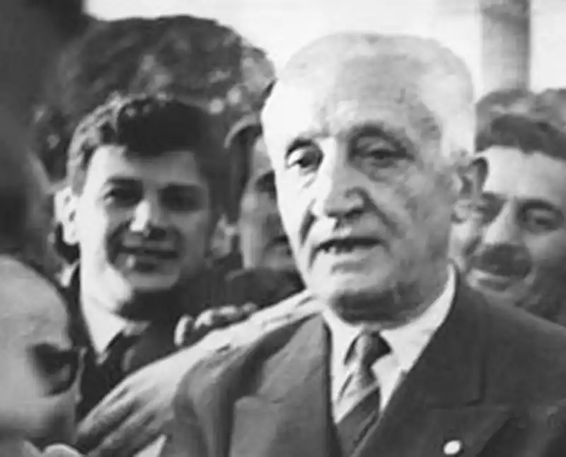 Treinta granaderos se oponen al derrocamiento de Illia