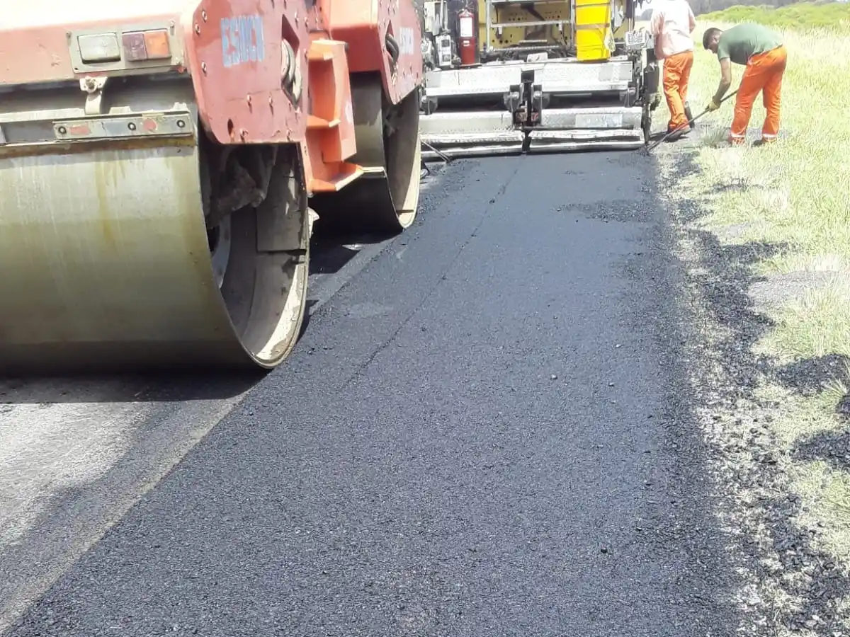 Máquinas trabajando en la ruta 227