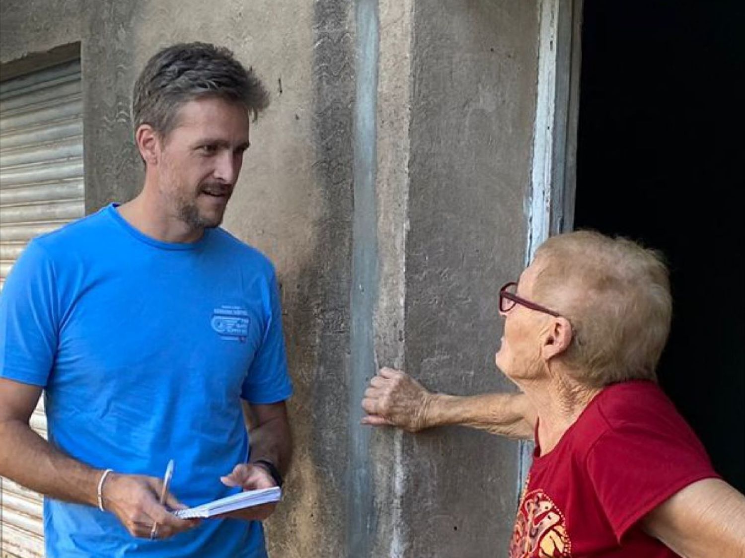 Leo Calaianov sigue recorriendo los barrios de Venado Tuerto escuchando a los vecinos 