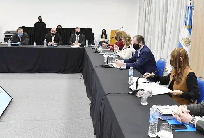 Paraná, Colonia Avellaneda, Oro Verde y San Benito  extienden las restricciones