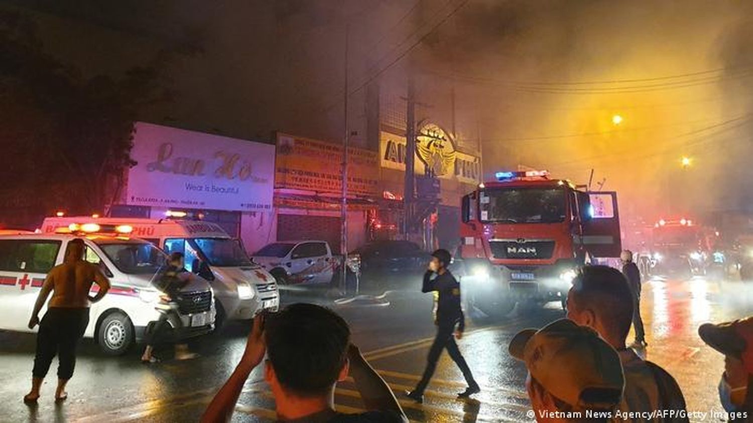 Al menos 12 muertos y 11 heridos tras un incendio en un bar de Vietnam