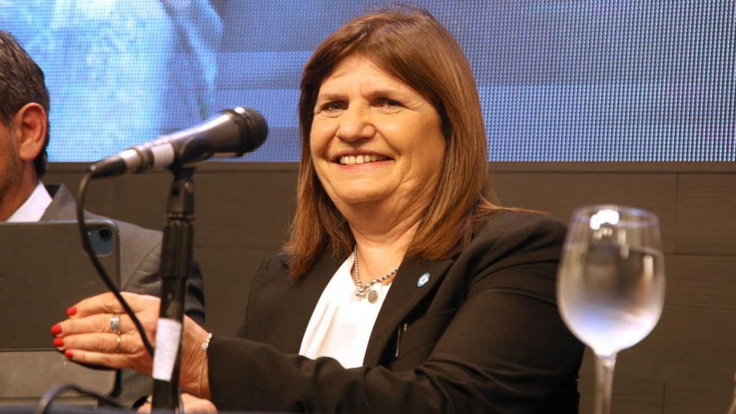 Bullrich sostuvo que no quería "apurar" dicha unión porque todavía "es un tema a debatir".