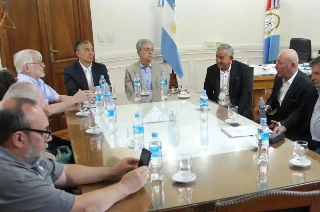 Paritarias en Santa Fe: el gobierno ofreció un 20 % adicional de aumento a los estatales en diciembre