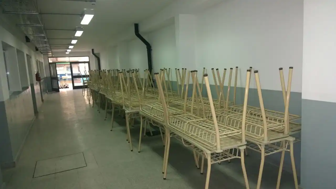 Educación entregó mobiliarios para escuelas bonaerenses y anunció importante obra