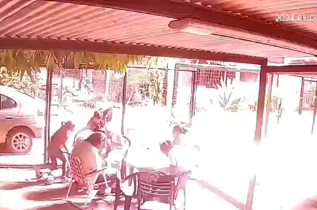 Tomaban mate y les cayó un rayo