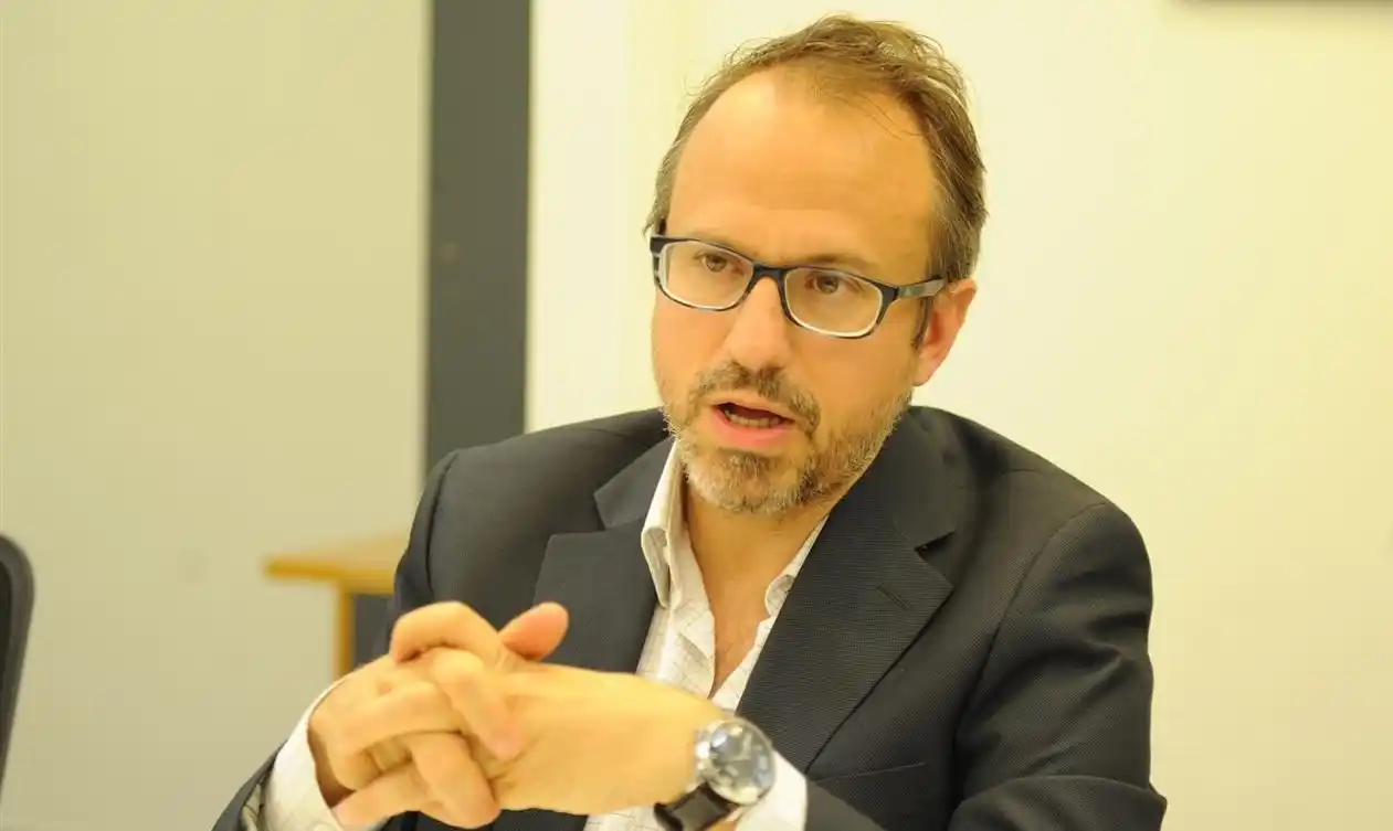 Tras las medidas anti crisis, ahora Valenzuela anuncia un bono de $5 mil en Tres de Febrero