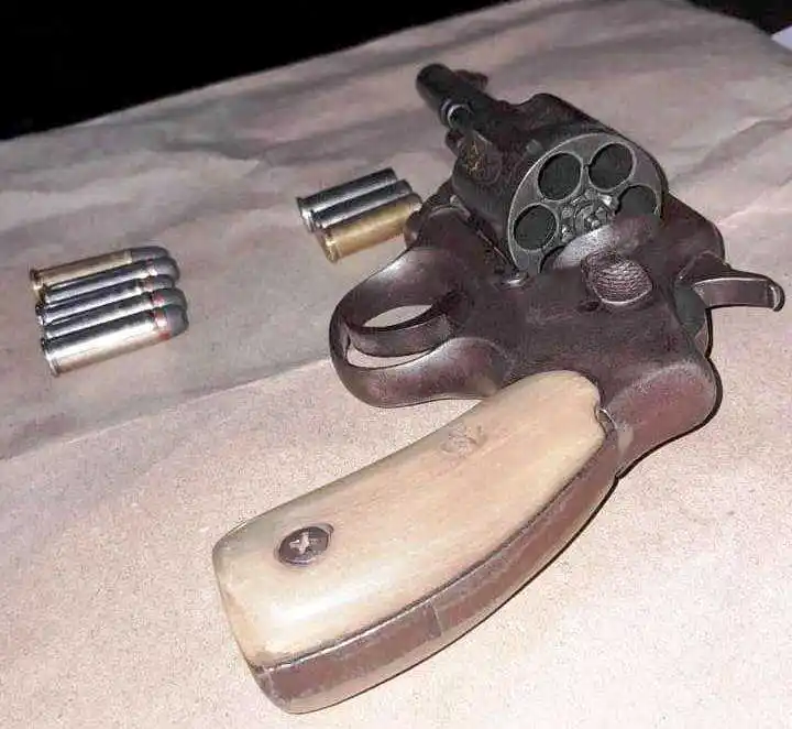 Dos hombres que amenazaron a sus parejas con armas de fuego fueron detenidos