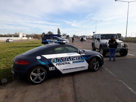 Operativo de la Policía Federal con autos de alta gama secuestrados al narcotráfico