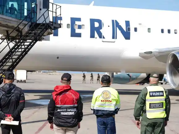 Misión vuelta a la patria repudia medida "unilateral de EE. UU." de suspender vuelos de repatriación