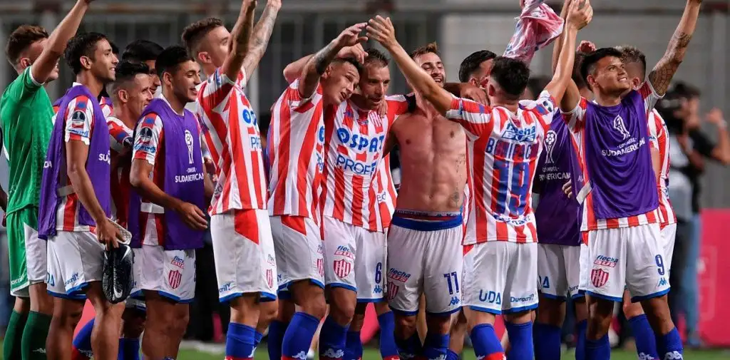 Unión tuvo que sufrir para pasar a la segunda ronda