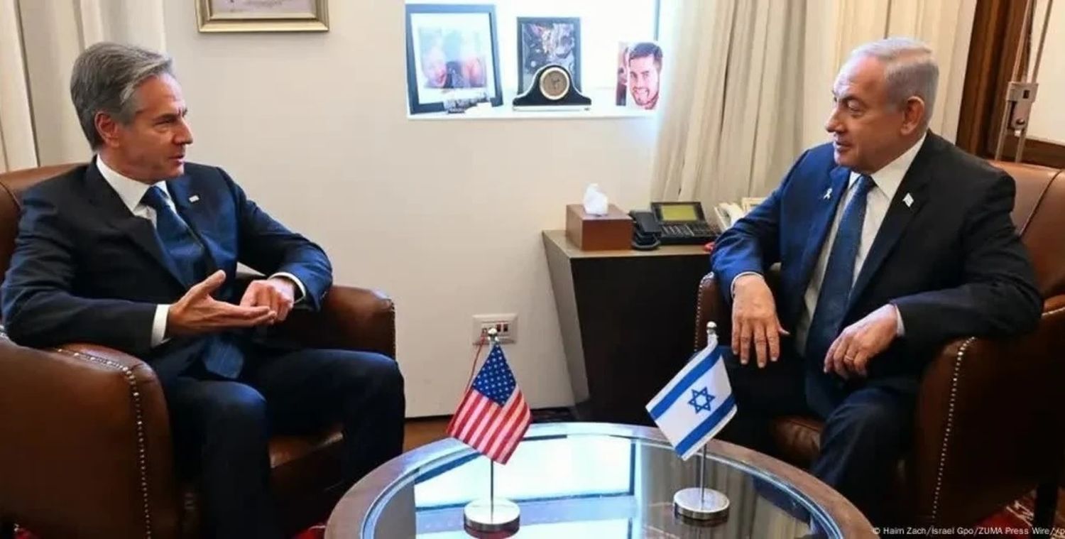 En su primera escala de esta nueva visita a Medio Oriente, Antony Blinken dialogó primero con Benjamin Netanyahu. Haim Zach/DW