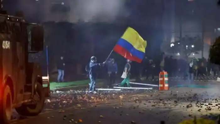 Colombia: al menos 17 muertos y 800 heridos por protestas contra una reforma tributaria