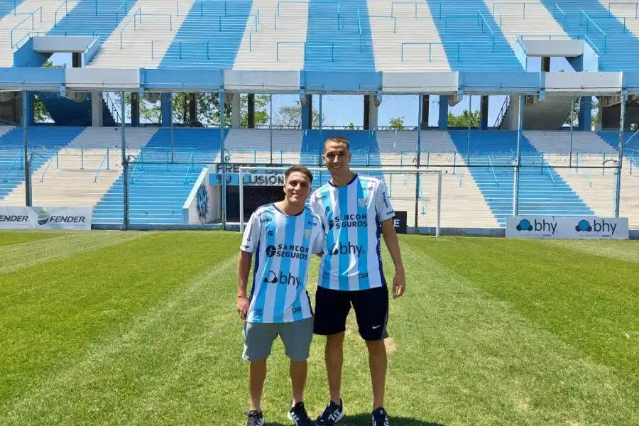 Agustín Alfano y Santiago Colombatti firmaron sus primeros contratos