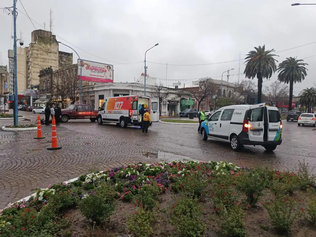 Un motociclista fue trasladado al hospital tras un choque en pleno centro de Rafaela