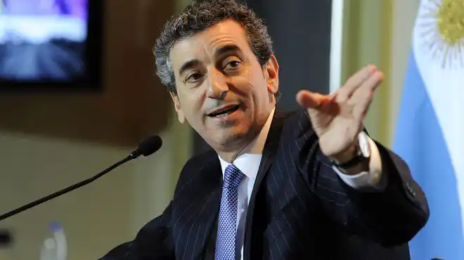 Polémica declaración de Randazzo: "Si el pibe mío pinta un tren, ¿sabes cómo le dejo el c...?"