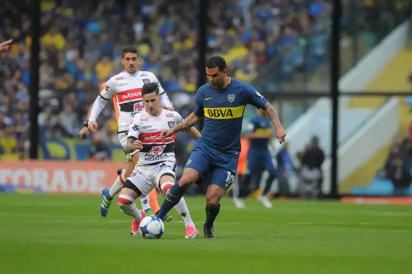 Boca venció a Chacarita y quedó como único líder de la Superliga