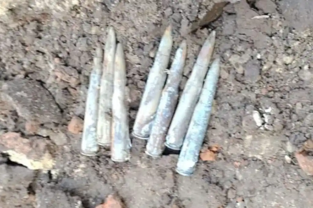 Descubren granadas y municiones antiaéreas en el patio de una casa en Santa Fe