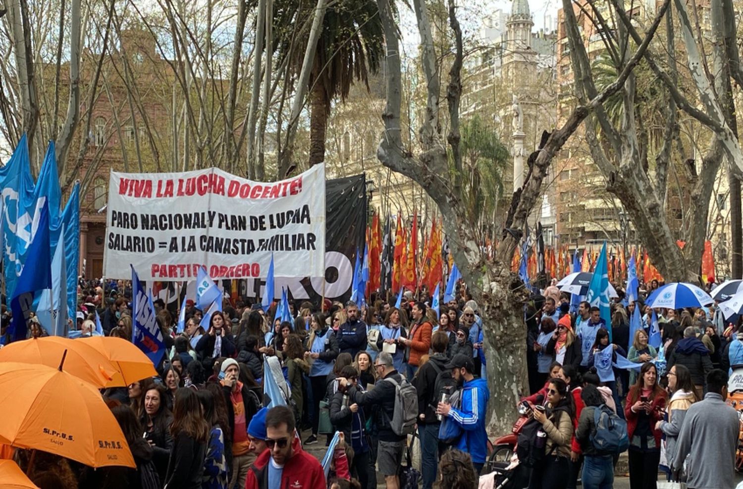 Nutrida movilización de gremios en el centro rosarino y caos en el tránsito