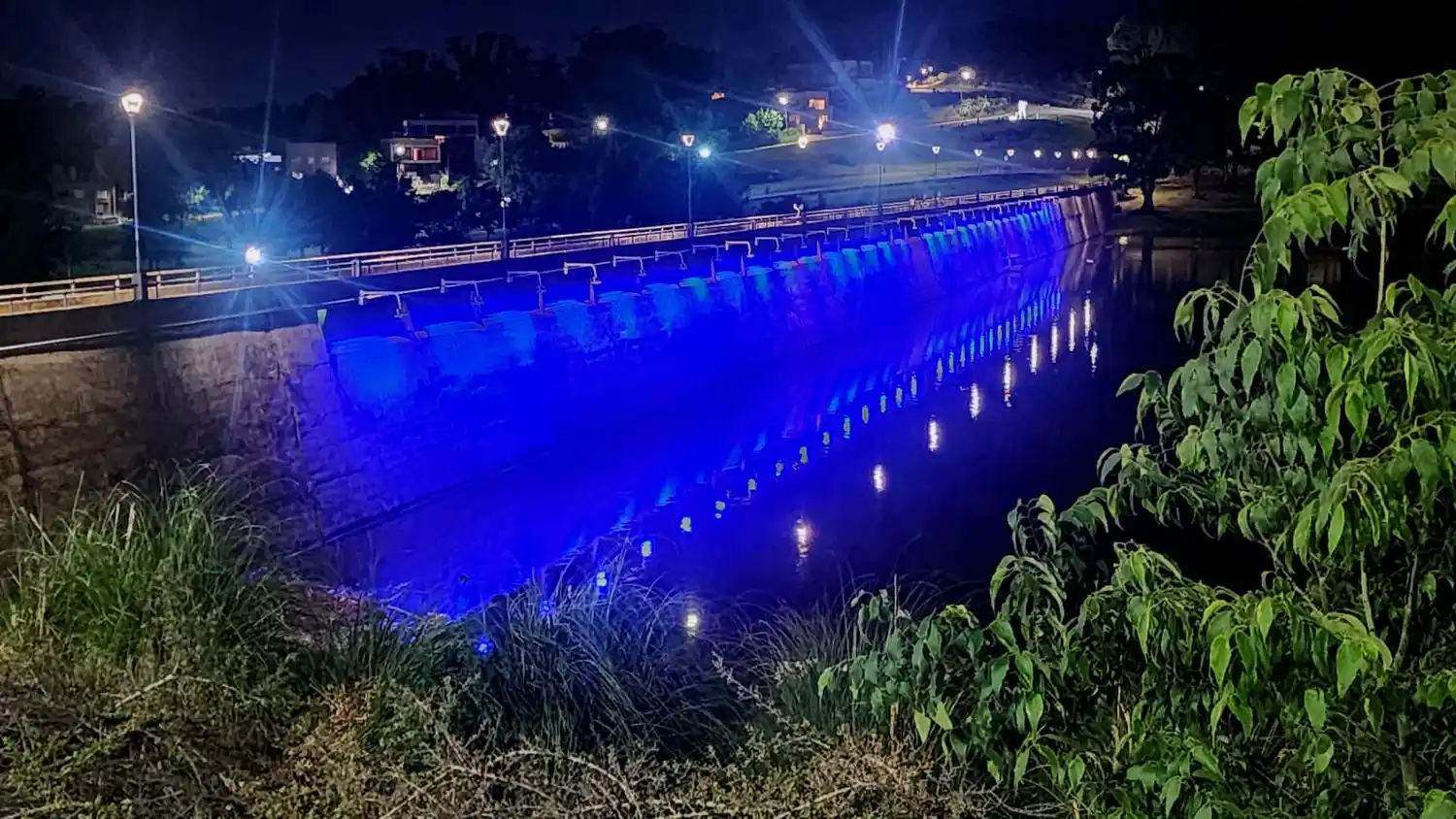 El Murallón se iluminará de azul hasta el domingo.