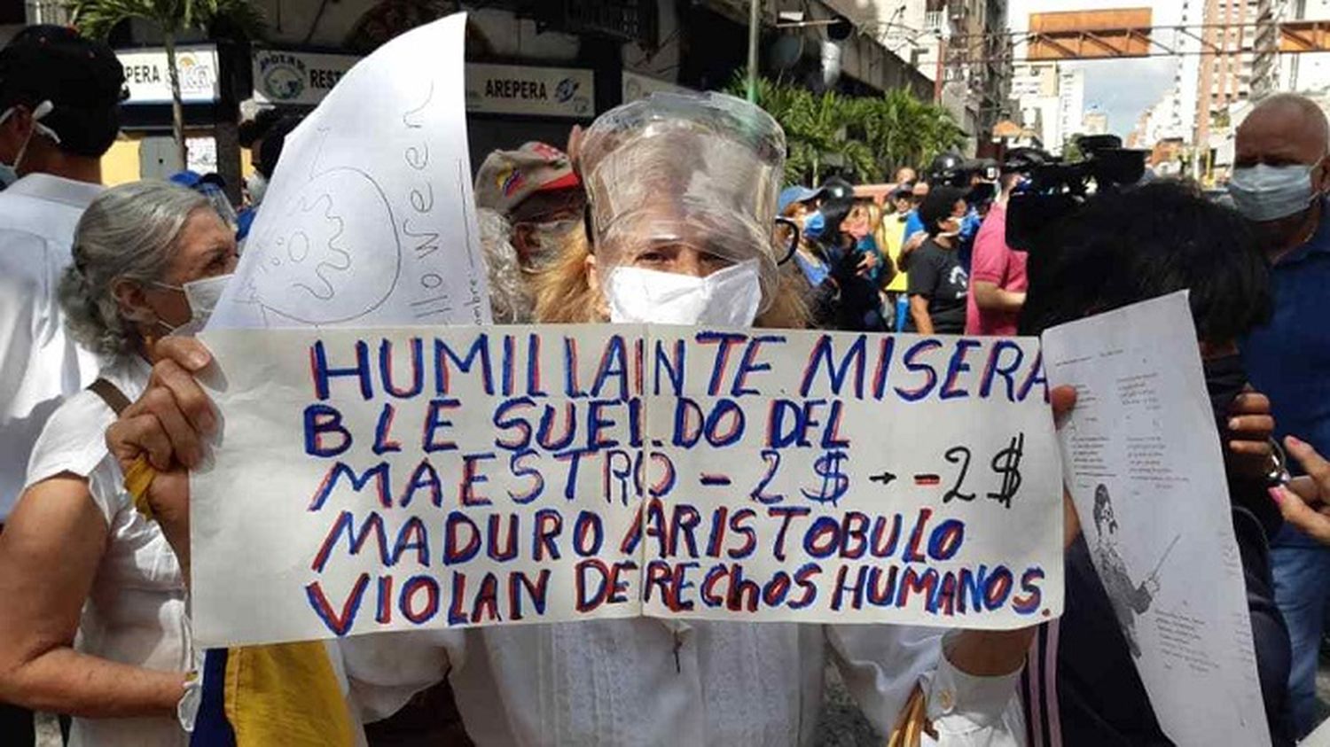 ¡LOS DEJAN MORIR ! La COVID-19 ha cobrado la vida de 250 maestros en el país