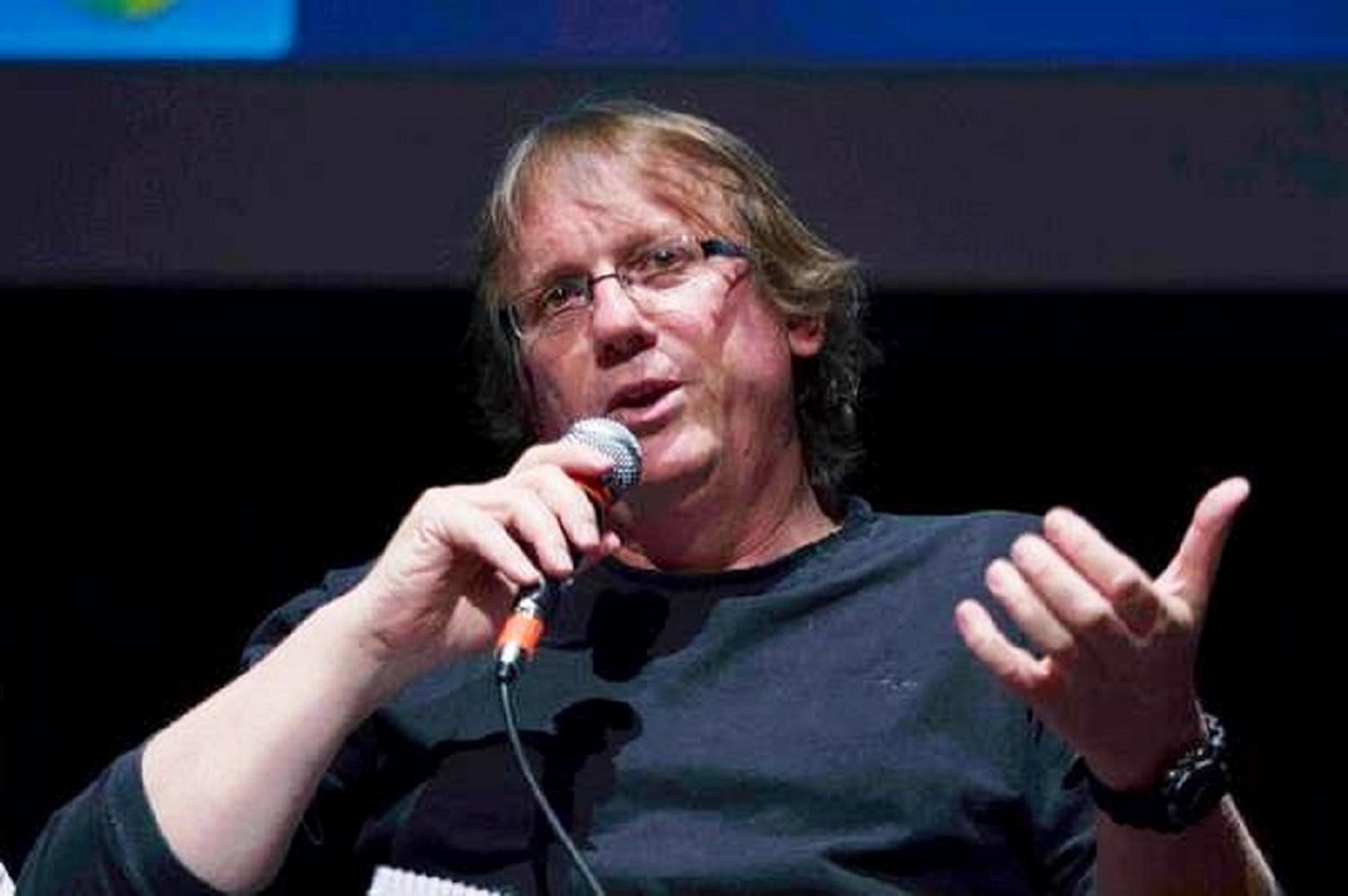 El periodista Daniel Enz brindará una charla virtual abierta al público