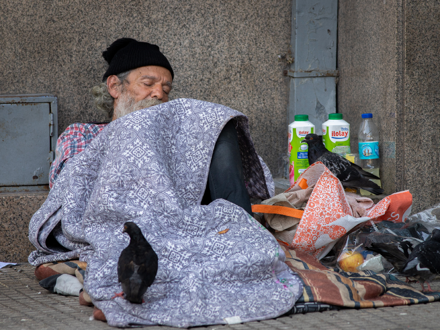 Frío Cero: en pandemia piden avisar si alguien está en la calle y donar alimentos y frazadas