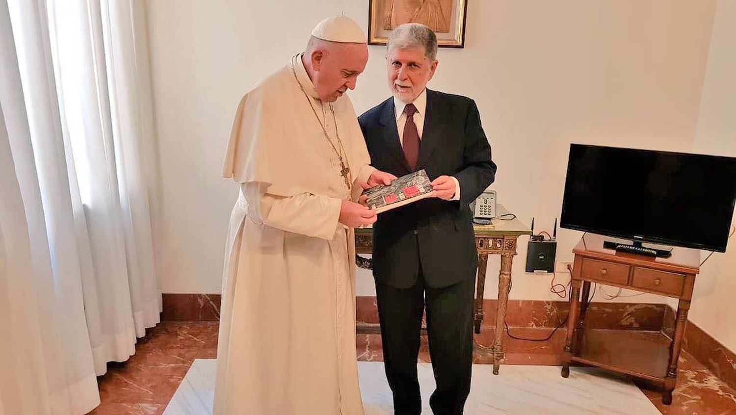 El Papa Francisco le envió un mensaje a Lula, preso desde hace cuatro meses