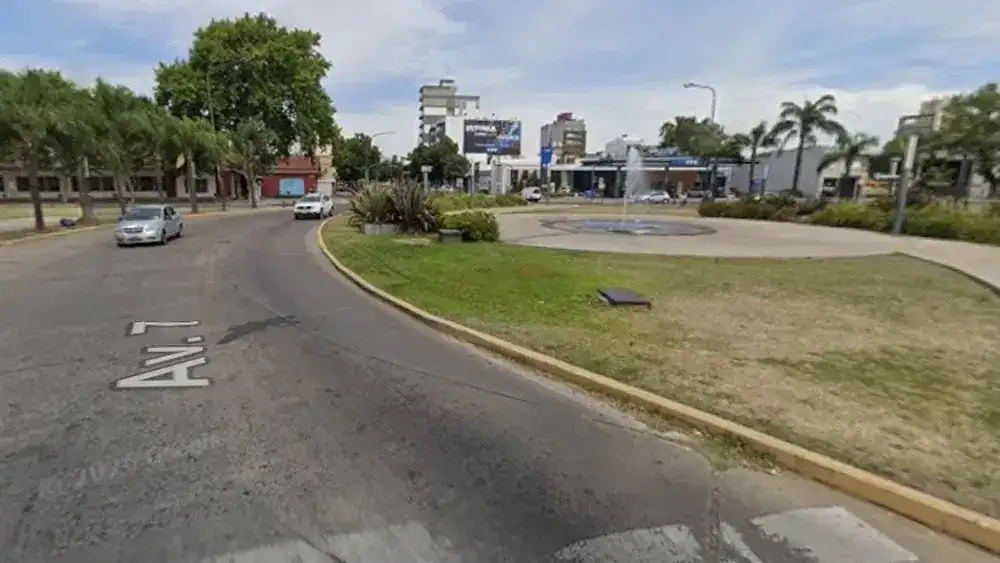 Los menores pedían dinero en uno de los accesos a La Plata (Google Maps)