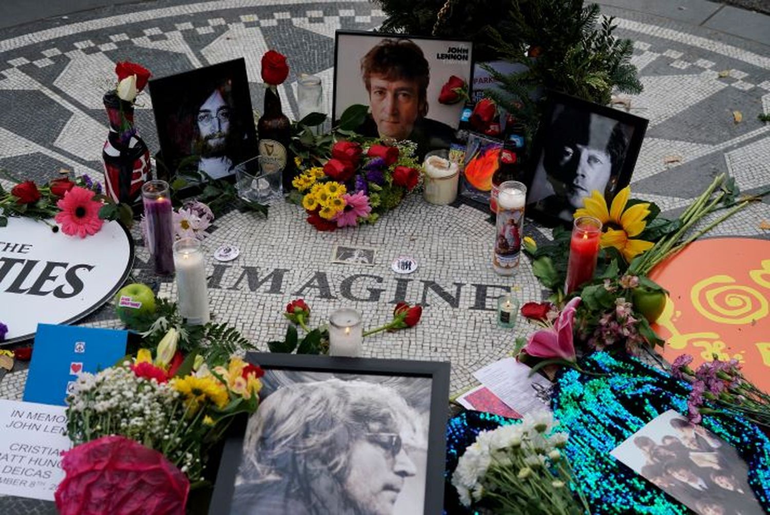 YOKO ONO: conmemora a Lennon con llamado a control de armas