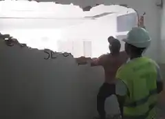Con la obra del Polivalente casi terminada, derribaron la pared que separaba los edificios