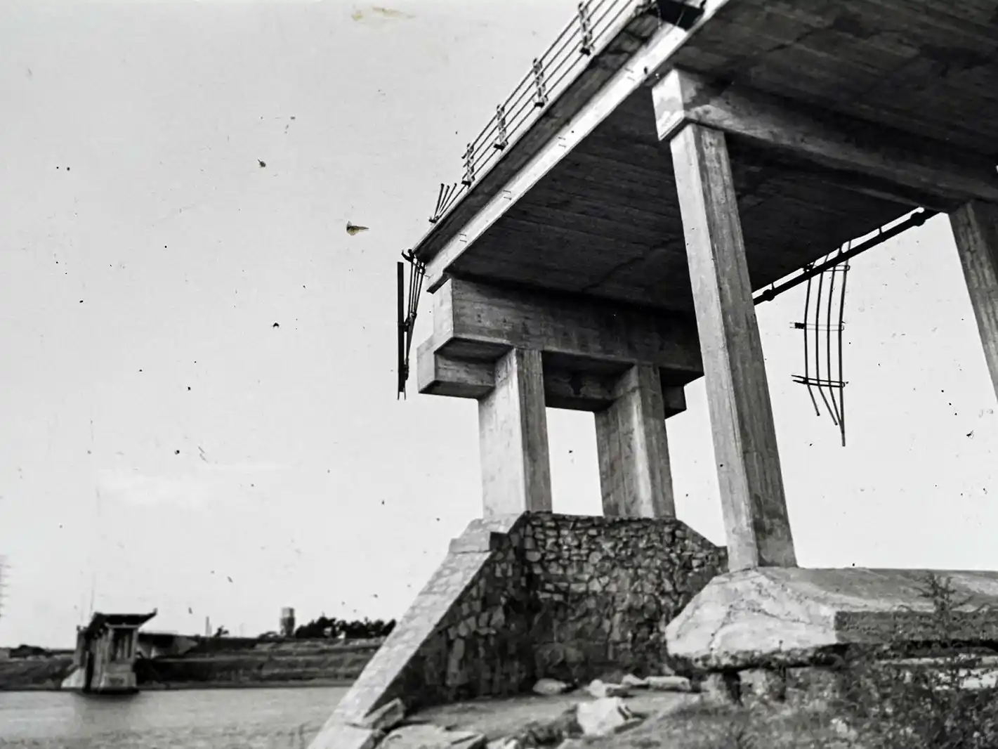 Puente Ezcurra