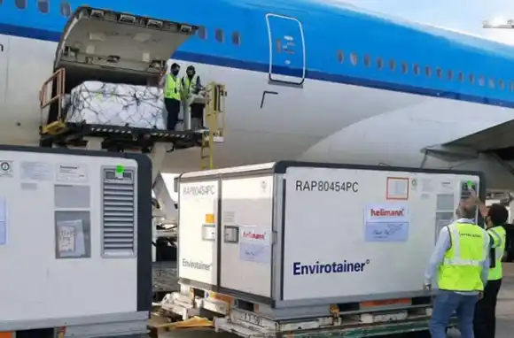 Coronavirus: partió un nuevo vuelo hacia Rusia en búsqueda de más vacunas