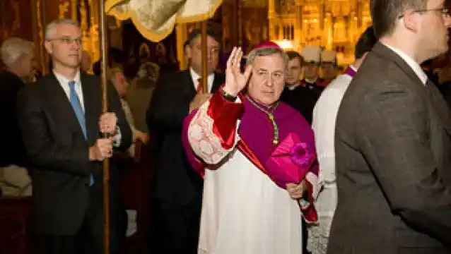 Un arzobispo acusado dijo que no sabía que el abuso de menores era un delito