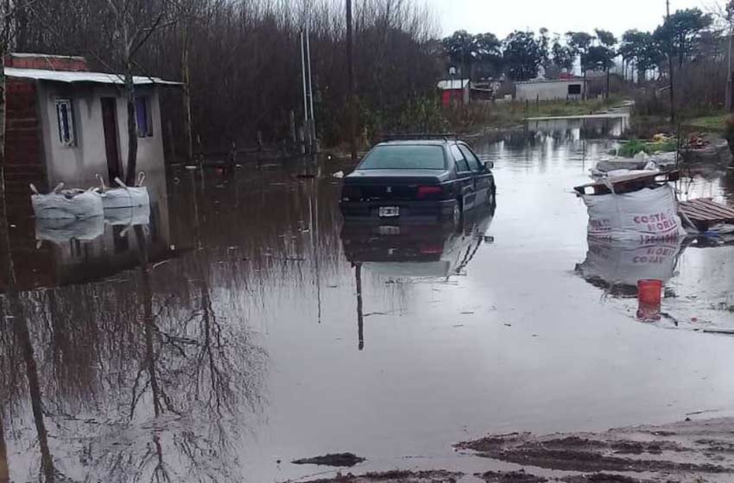 Otra familia que perdió todo por el temporal