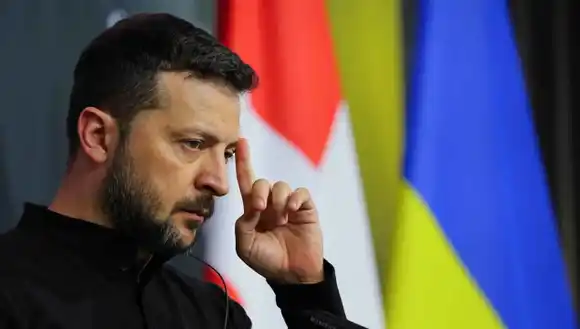 Bombardeo ruso deja 18 muertos y más de 60 heridos en la ciudad natal de Volodimir Zelenski