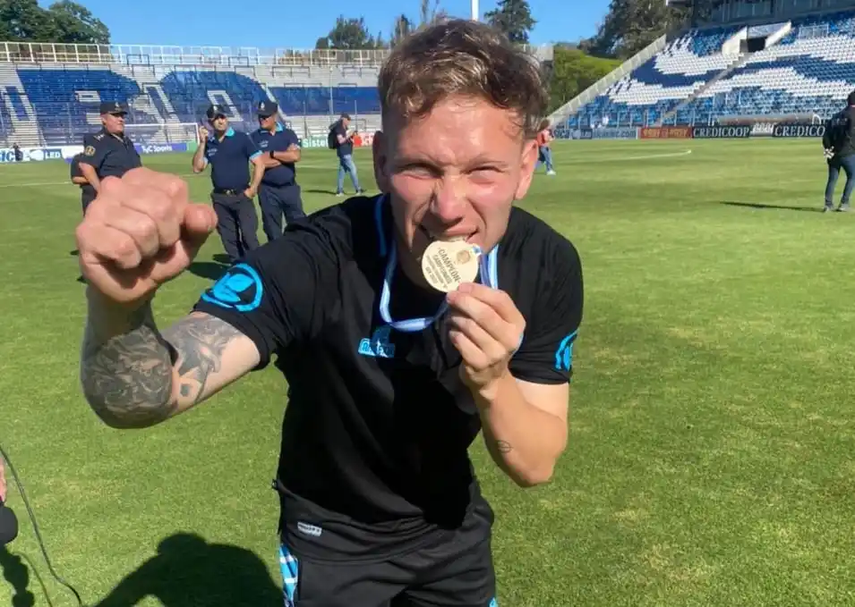 El diamantino Lauti Osuna se consagró campeón con Defensores Unidos de Zárate