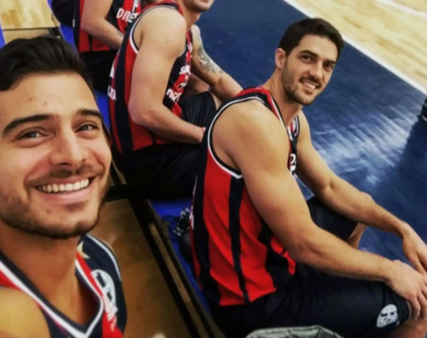 Los marplatenses Safar y Mata, en un desafío NBA