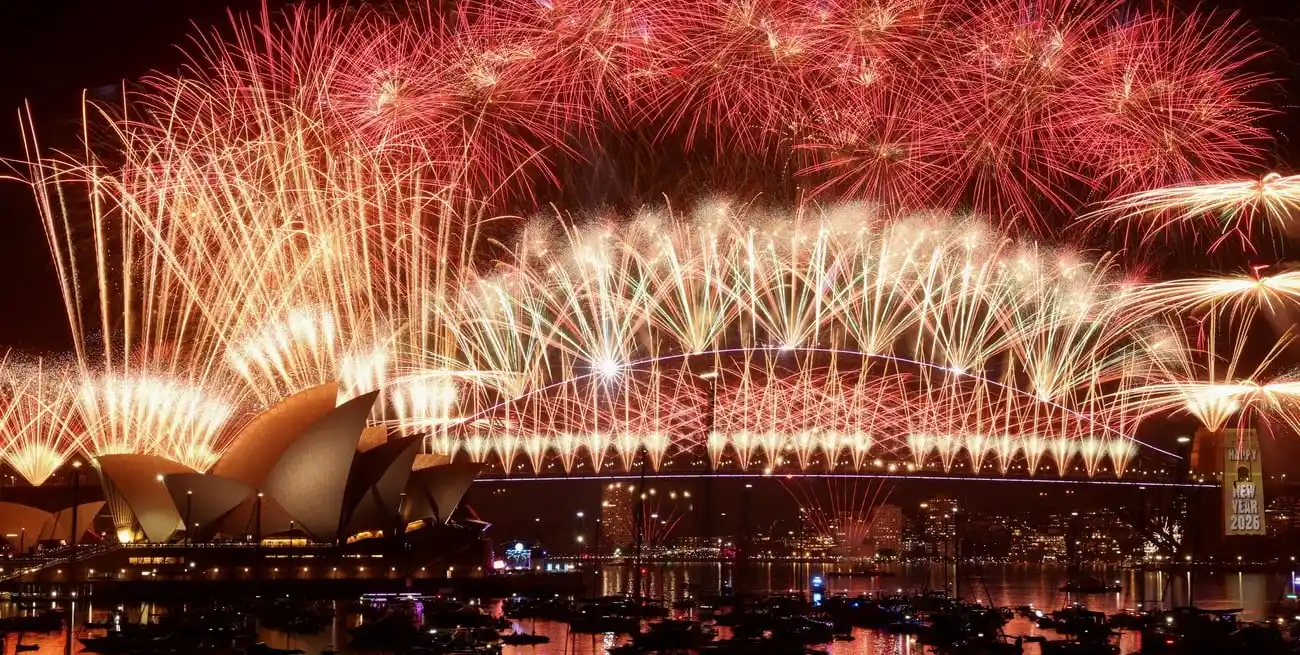 Fuegos artificiales sobre el Harbour Bridge y la Ópera de Sídney. Foto: Reuters
