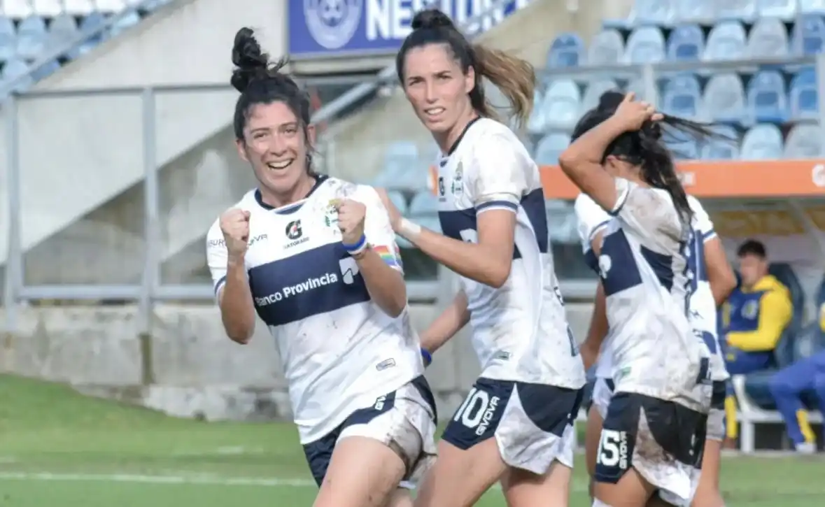 Florencia Sánchez festeja su gol.