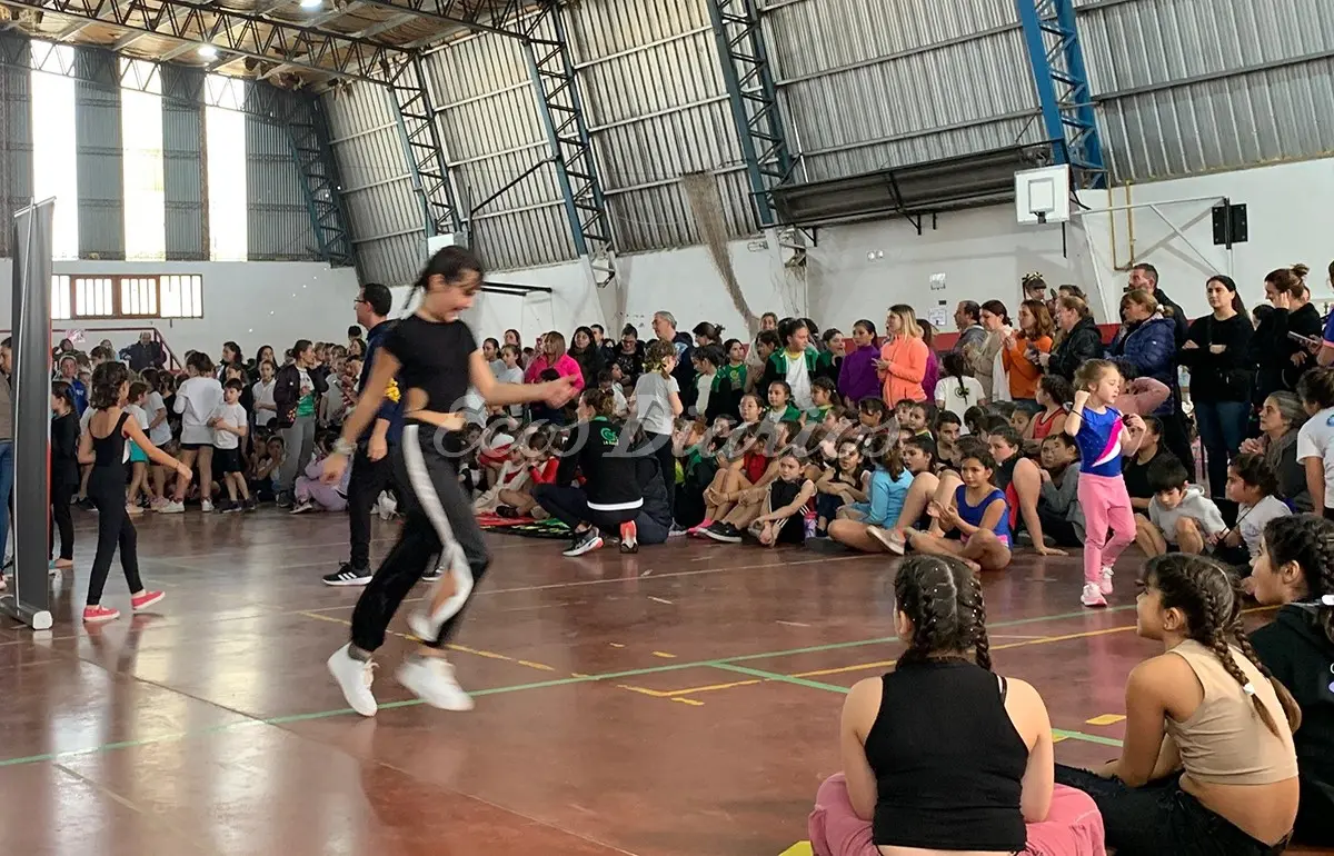 Color, competencia y amistad. Ayer en la sede del Centro de Educación Física Nº 76