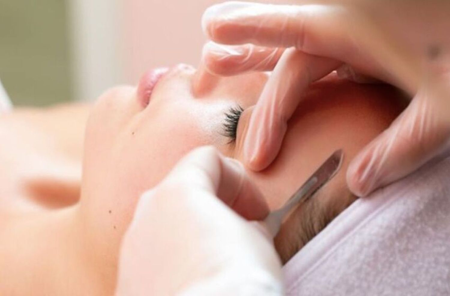 Dermaplaning: lo último en peeling mecánico